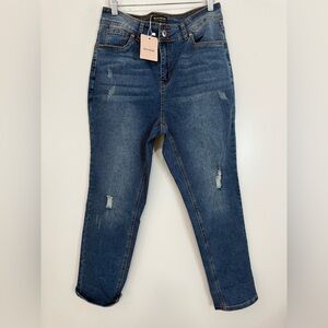 Bloom Chic NWT Lightly Distressed Womens straight leg Jeans in size 12